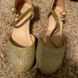 Girls Dress Shoes. Size 4